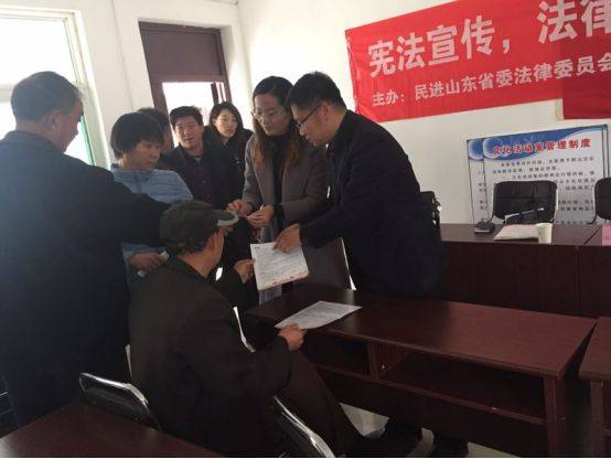民進(jìn)山東省委法工委深入基層開展“憲法宣傳、法律咨詢進(jìn)村(社區(qū))”活動(dòng)
